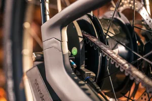 Canyon Precede ON CF 9 06 The Canyon Precede ON CF 9 eBike has a belt in place of a chain