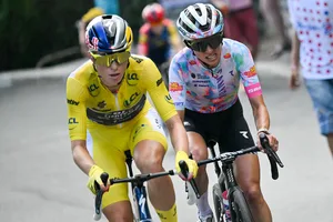 CYCLING-FRA-TDF-2026-WOMEN-STAGE9 FDJ-SUEZ's Dutch rider Demi Vollering wearing the overall leader's yellow jersey (L) and Canyon//SRAM zondacrypto's Polish rider Katarzyna Niewiadoma ride in a breakaway during the 9th and final stage of the fifth edition of the Women's Tour de France cycling race, 99.2 km from Nice to Nice, southeastern France on August 9, 2026. (Photo by NICOLAS TUCAT / AFP via Getty Images)