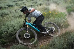 Yeti MT on dusty trail Yeti MT on dusty trail