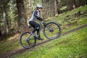 Specialized Rockhopper Elite 29 – climb Specialized Rockhopper Elite 29 hardtail mountain bike