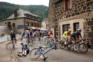 Pain threshold – GettyImages 2160809685 Belgian rider Wout Van Aert crashes in the Col de Neronne ascent during the 11th stage of the 111th edition of the Tour de France on July 10 2024