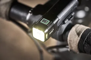 Knog Blinder Pro 700 front light Knog Blinder Pro 700 front light
