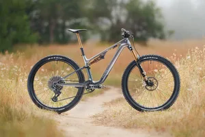 687549-CanyonLuxTrail-Product-1-23c93a-original-1783493754 Canyon's newest Lux Trail has a 140mm travel fork and 125mm rear suspension travel.