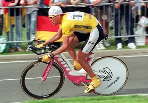 RADSPORT: TOUR DE FRANCE 1997 EINZELZEITFAHREN 26.07.97 Jan Ullrich at 1997 Tour de France riding Pinarello time trial bike.