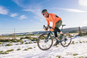 Ragely Trig 2021 07 Male cyclist in bright orange top riding a Ragely Trig 2021 gravel bike