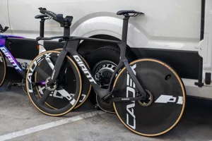 O_Connor_Jayco-Alula_GiantTrinityUnpainted_AshleyQuinlan_001 Ben O'Connor Giant Trinity Tour de France time trial bike.