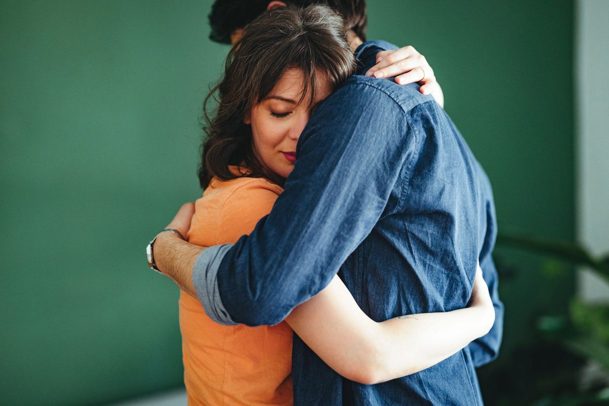 This is exactly what you should (and shouldn't) say after a death, according to a psychologist
