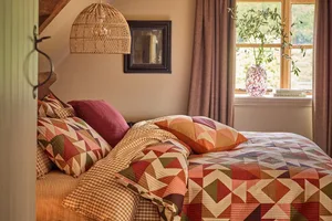 Prairie-core A stylish bedroom