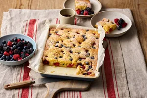 White spelt and berry fruit traybake