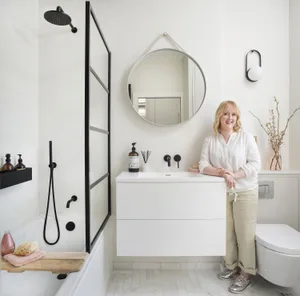 Bathroom makeover: ‘Downsizing has made a big difference’ Although the bathroom is now smaller, Sina’s
low-key style choices and restrained white and grey palette creates a feeling of space. Improved storage – including deep, under-basin drawers – keeps
surfaces clear and everyday toiletries out of sight