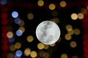 Cold Full Moon Seen from El Salvador Christmas full Moon. Credit: APHOTOGRAFIA / Getty Images