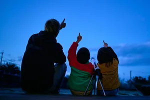 kids stargazing. Credit: Yoshiyoshi Hirokawa / Getty kids stargazing. Credit: Yoshiyoshi Hirokawa / Getty