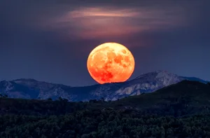 Full Moon rising. Credit: Jose A. Bernat Bacete Full Moon rising. Credit: Jose A. Bernat Bacete
