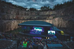 Dalhalla amphiteater during an evening concert A concert at Dalhalla quarry, Sweden © Alamy