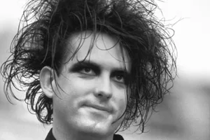Portrait de Rober Smith du groupe The Cure en 1989 Portrait of Robert Smith from The Cure, circa 1989 (converted to black and white)