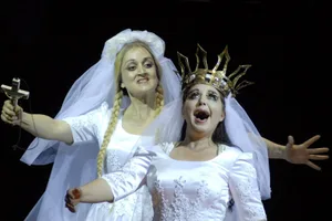 Elena Mosuc (Maria Stuarda), Katharina Karnéus (Elisabetta) in Donizett’s Maria Stuarda, 2006 Elena Mosuc (Maria Stuarda), Katharina Karnéus (Elisabetta) in Donizett's Maria Stuarda, 2006