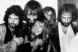 Fleetwood Mac 1977 backstage Fleetwood Mac (L-R): Stevie Nicks, Lindsey Buckingham, Christine McVie, John McVie and Mick Fleetwood backstage at the Los Angeles Rock Awards on September 1, 1977