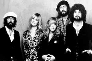 Fleetwood Mac 1975 Fleetwood Mac, 1975. L-R John McVie, Christine McVie, Stevie Nicks, Mick Fleetwood, Lindsey Buckingham: the iconic lineup that would go on to create 1977’s seminal Rumours album