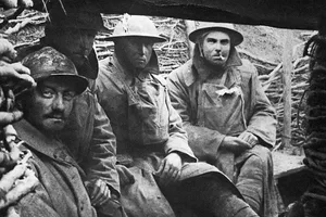 World War One British soldiers. First World War British soldiers in a trench 1914. (Photo by: Universal History Archive/Universal Images Group via Getty Images)
