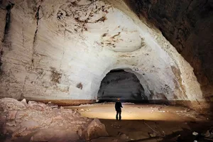 Researchers explore underground cave Researchers explore underground cave