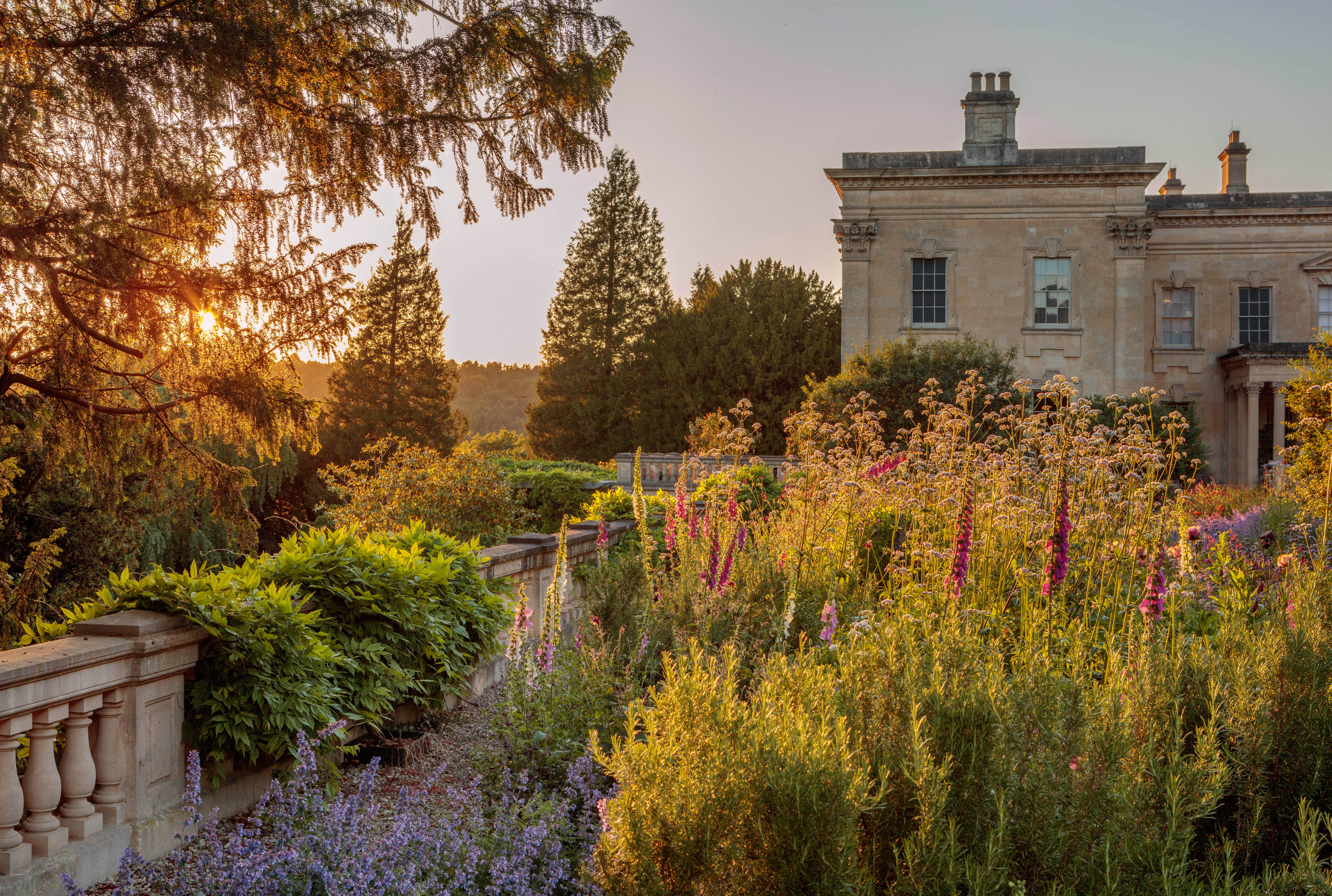 Dowdeswell Court gardens
