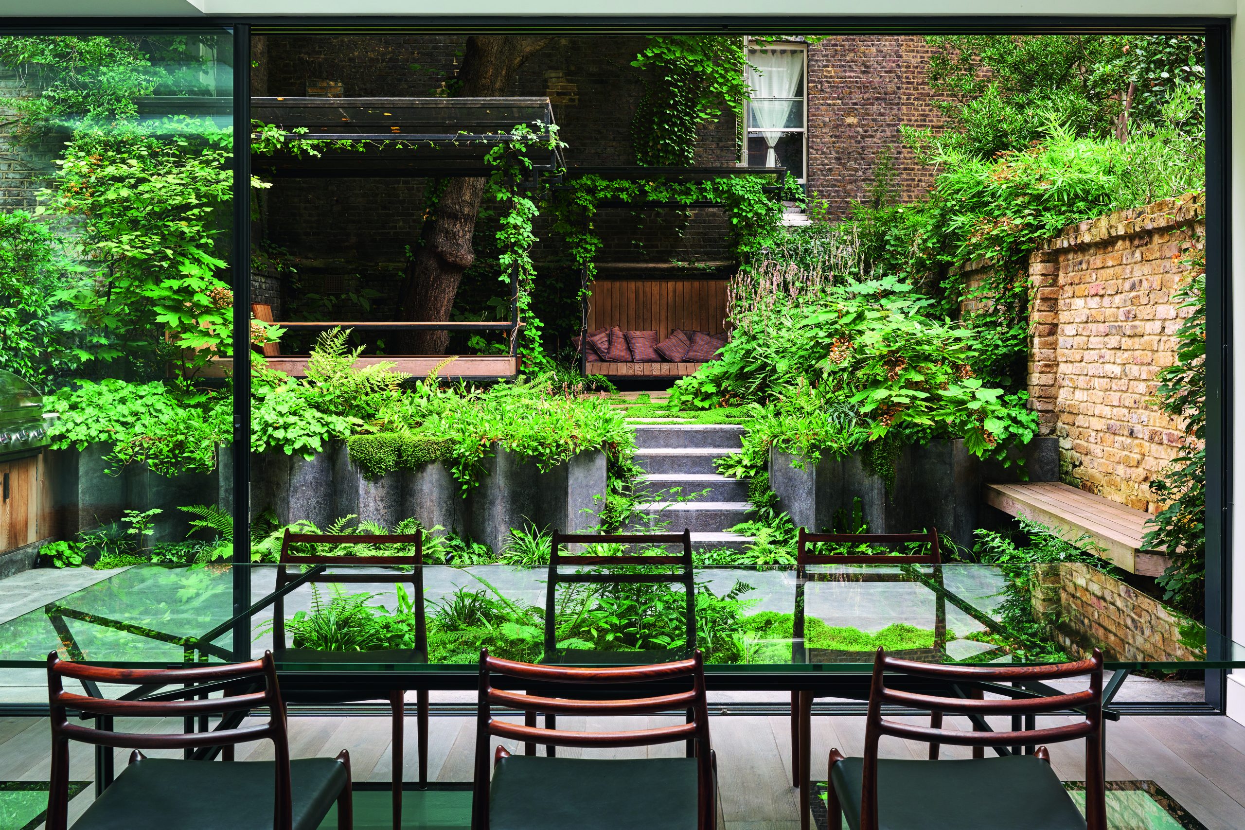 London garden designed by Adolfo Harrison