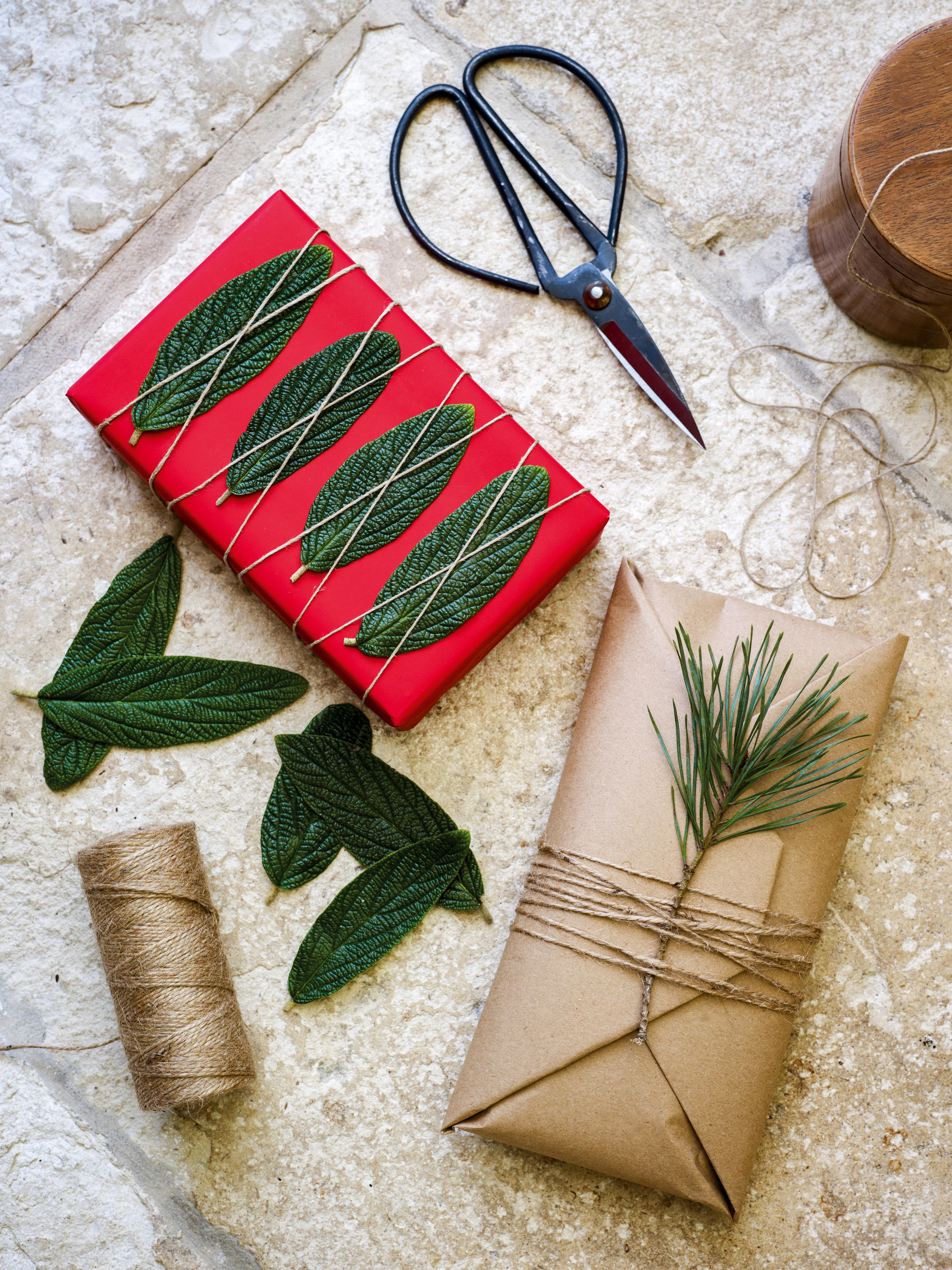 Christmas wrapping paper: making Christmas wrapping paper