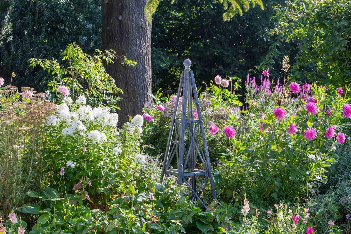 Arthur Jack and Co obelisk