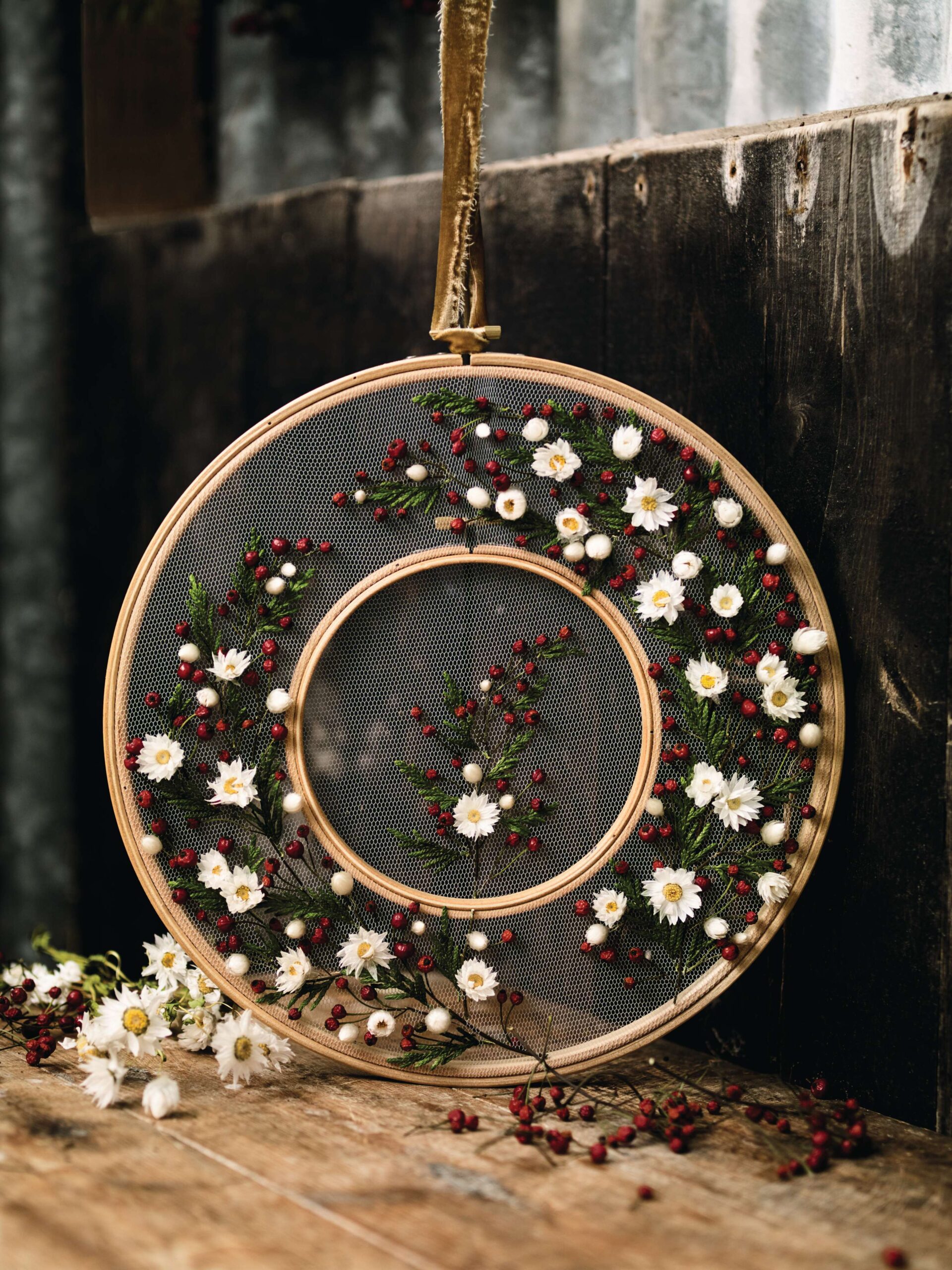 Festive wreath hoop